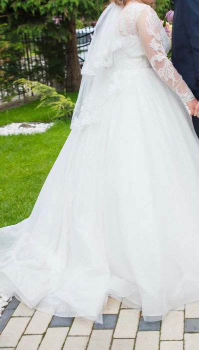 Vand rochie mireasa tip printesa cu corset