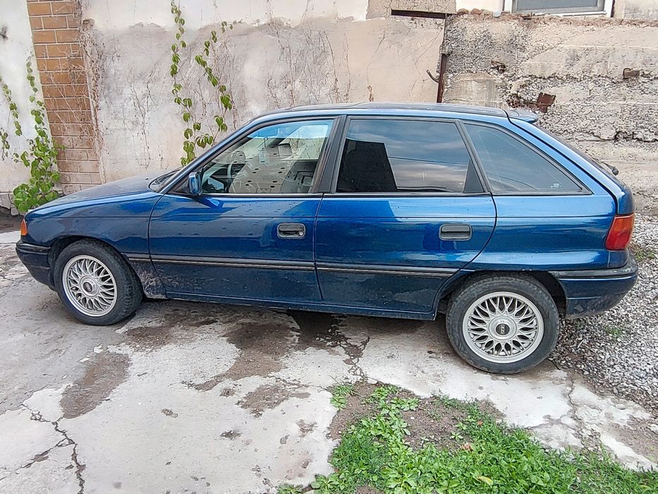 Машина opel astra