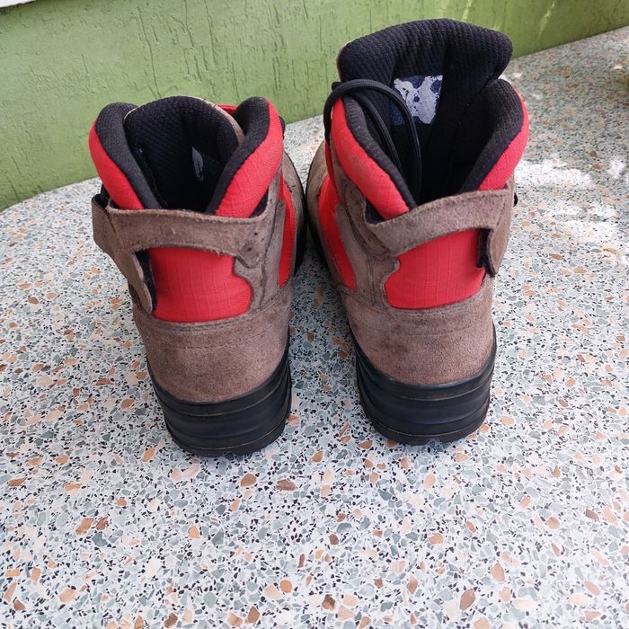 Треккинговые ботинки