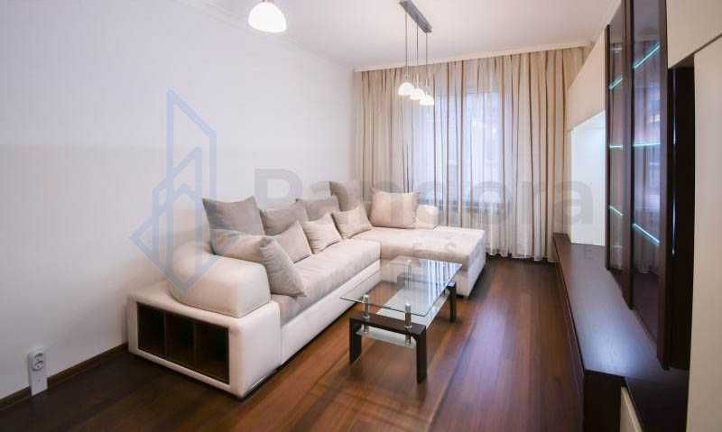 Двустаен апартамент под наем в Центъра