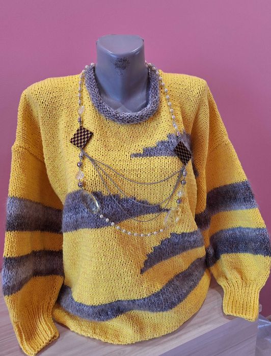 Ръчно изплетен пуловер