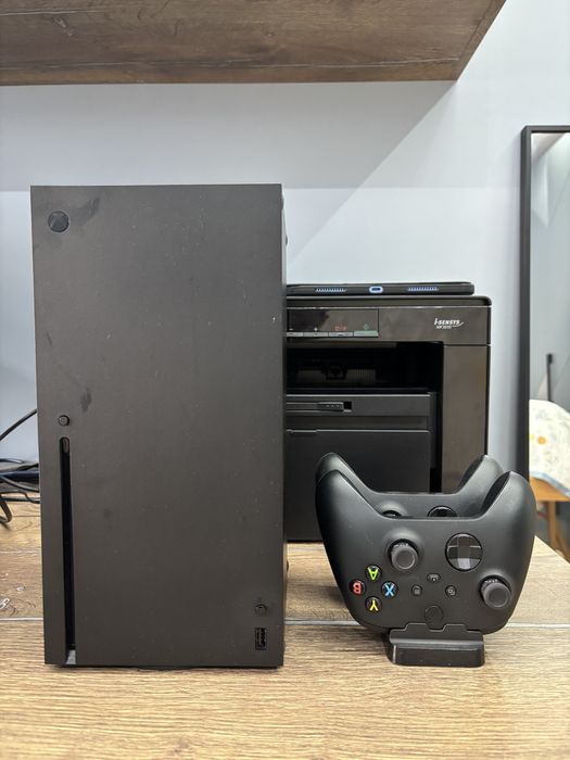 Xbox Series X 1TB + 2 геймпада
