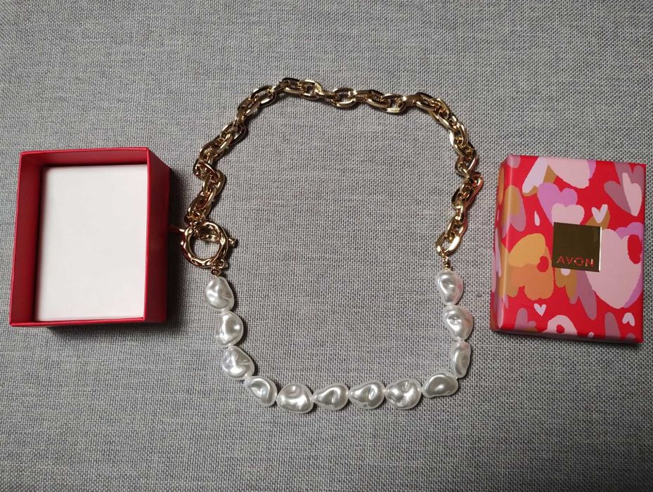 Налични бижута от AVON