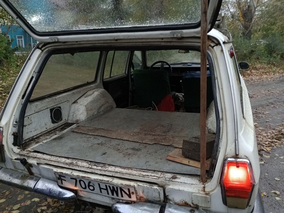 Продам Волга 2403 универсал 1986г месте с прицепом