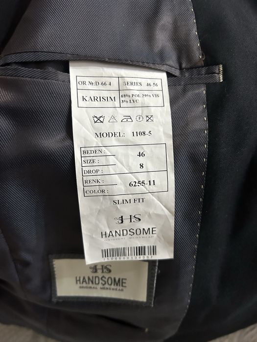 Новый костюм тройка 46 размера