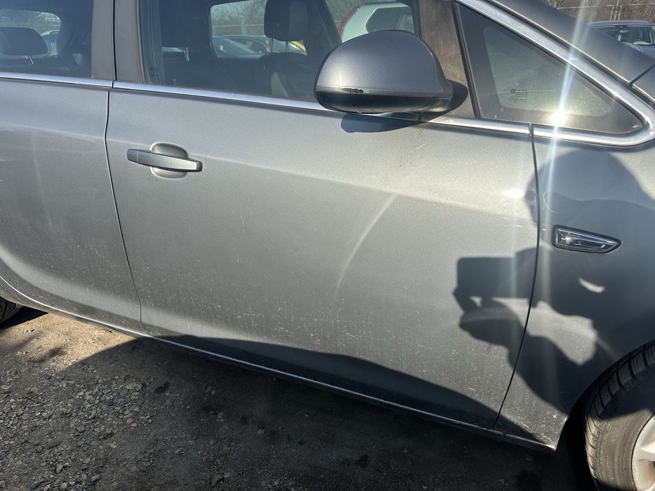 Десни врати за Опел Астра J комби!!!