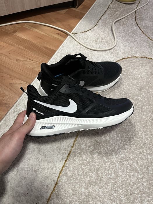 Кроссовки продам