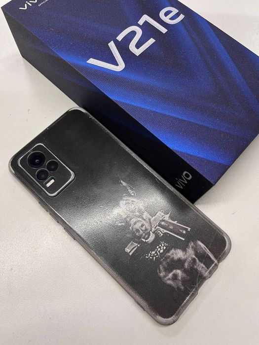 Vivo V21e, 8/128gb.