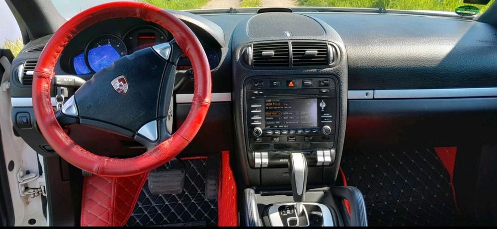 PORSCHE CAYENNE  3L-TDI 3, 5T-AHK Panorama 295/30/ZR/22 Zoll