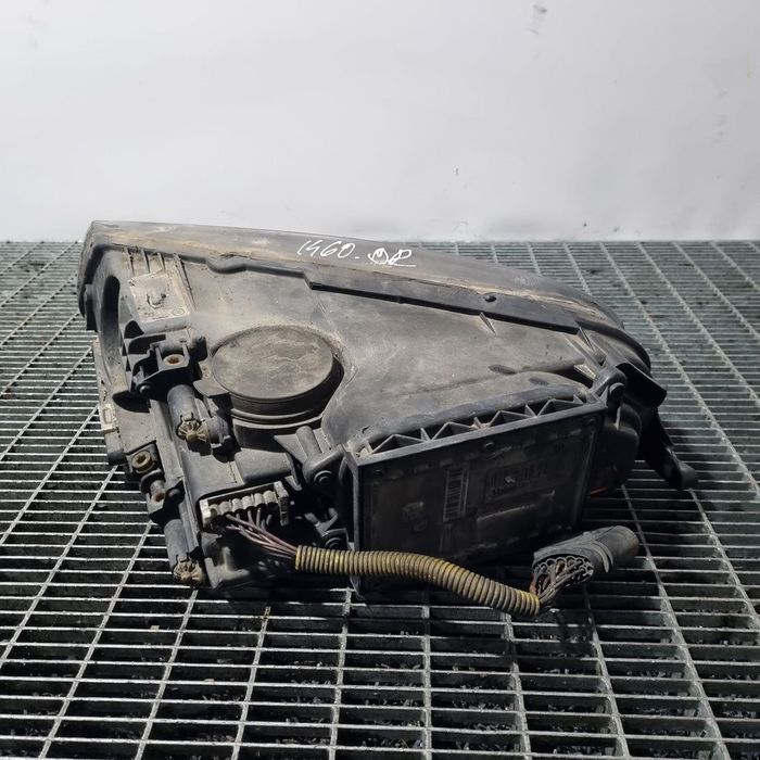 Far Dreapta Volkswagen Touareg 7L 2003 - 2006 SUV 4 Usi (1460) Xenon