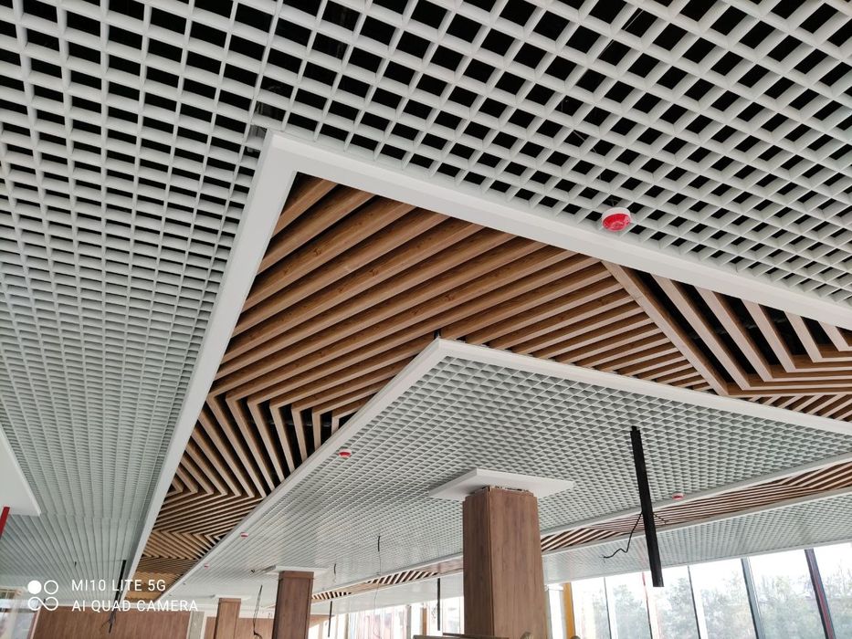 Реечный потолок рейка потолок  reyka  рейки грилято сетка потолок 2