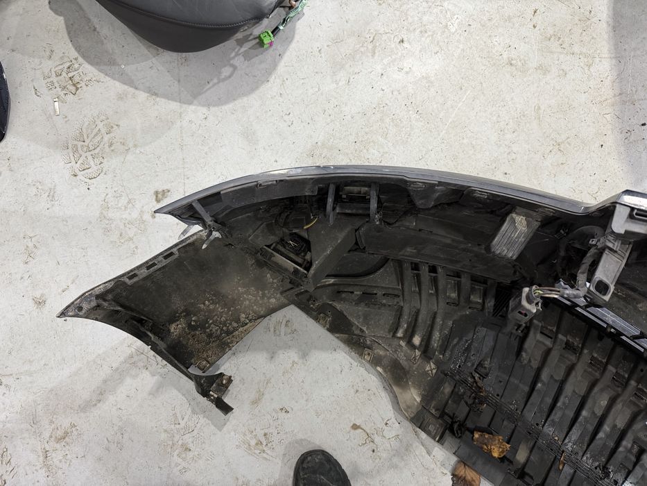 Bara fata completa audi a8 2016