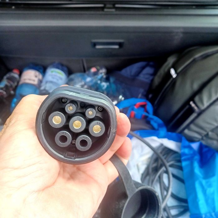 Vand statii pentru incarcare auto electrice