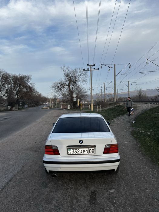 Продам машину бмв е36