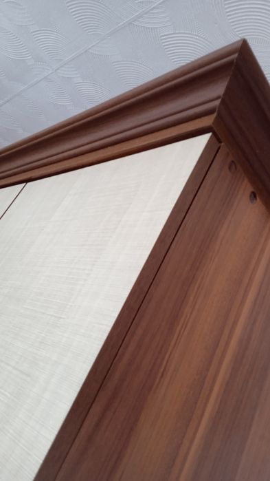 Шкаф высокий продам