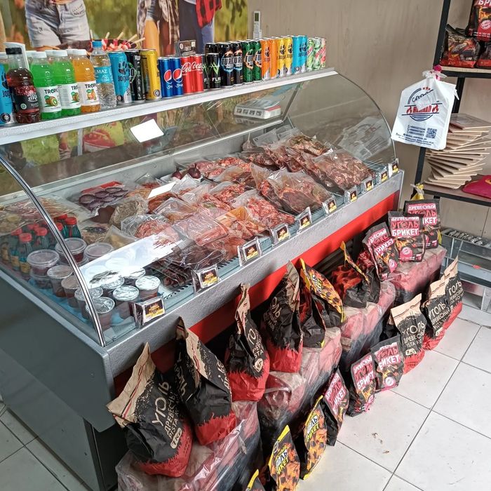 Витринный холодильник для колбасных и мясных продуктов