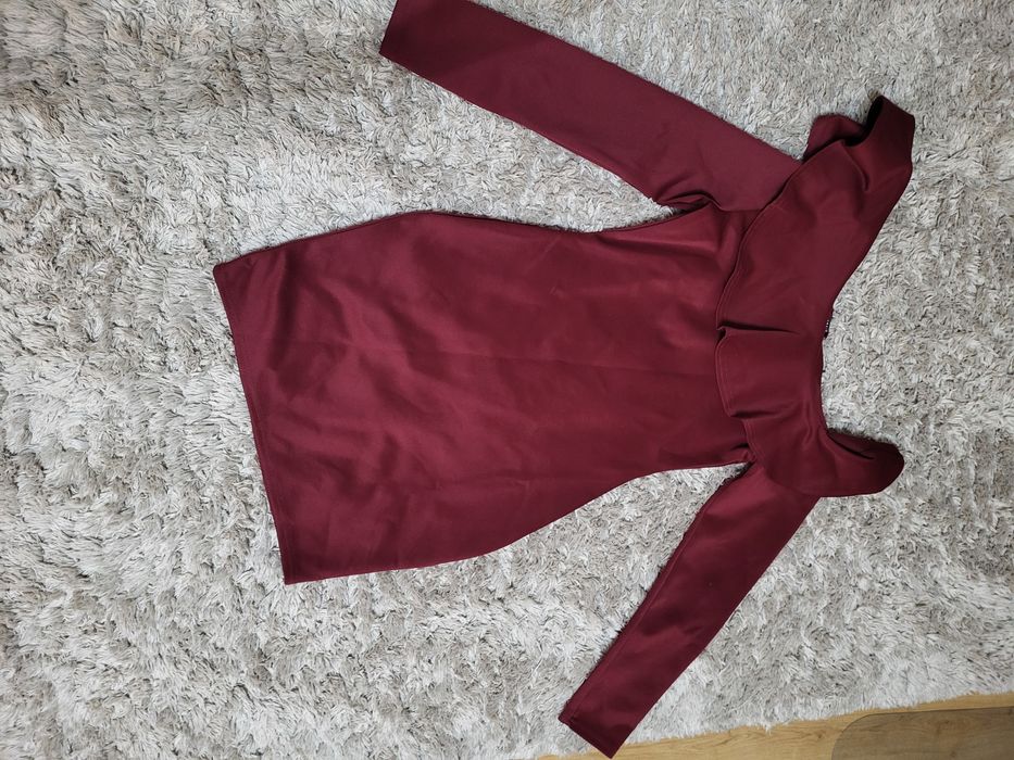 Червена елегантна рокля