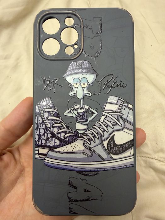 Продам 8 чехлов на iphone 12 pro для девочки