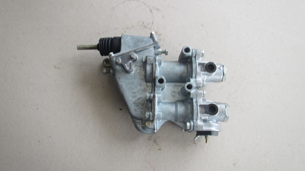 Кран спирачен двусекционен за трактор Т150 и Зил-130,Зил-131