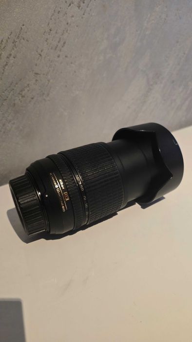 Teleobiectiv Nikon 18-135mm DX – stare excelentă