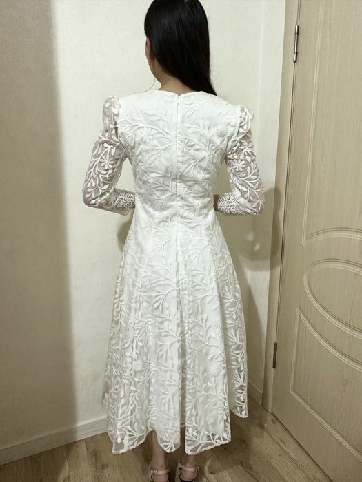 Белое красивое платье