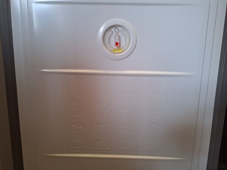 Холодильник indesit