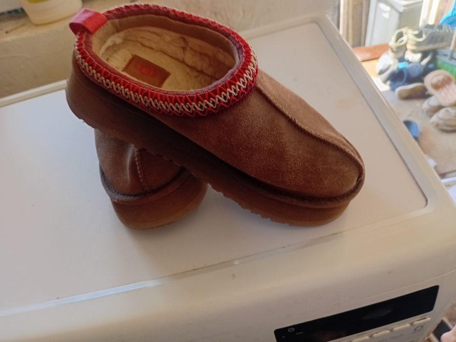 UGG piele întoarsă