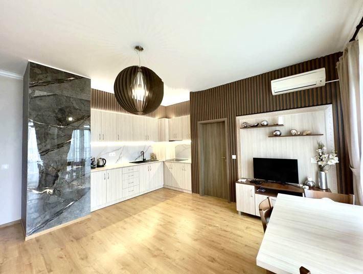 Дава се под наем Тристаен апартамент в Бургас, Зорница - 110 кв.м за 969 € - Снимка #1