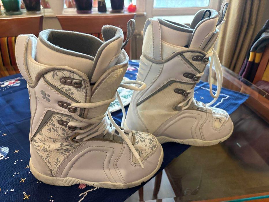 Продавам  сноуборд обувки