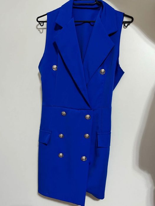 Къс тъмносин гащеризон