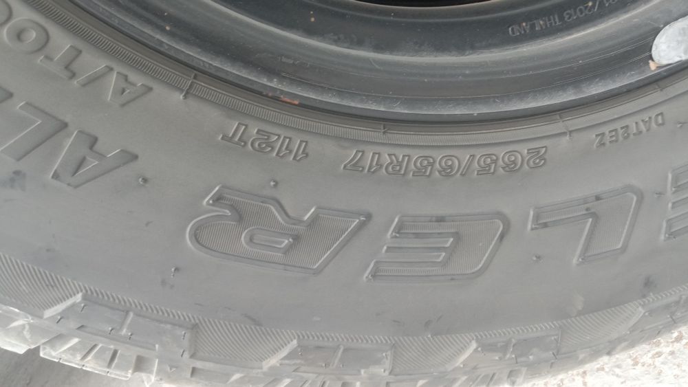 Продам шины от хайлюкса