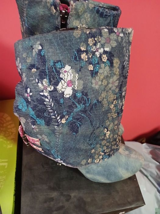 Различни дамски боти ,ботуши и обувки