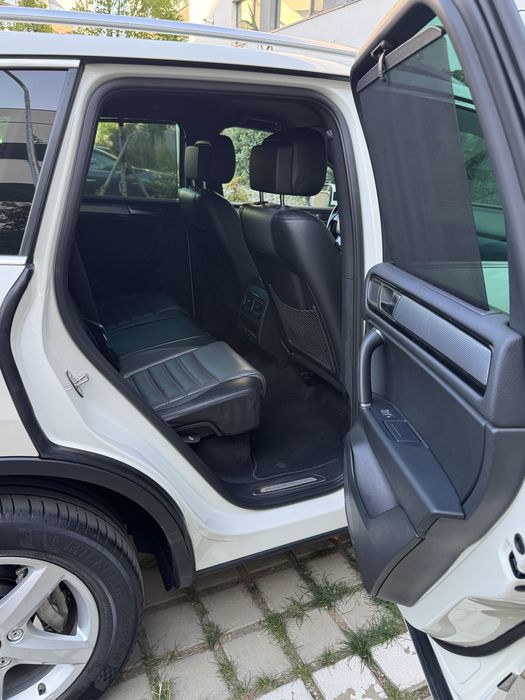 VW Touareg R-Line 3.0 TDI V6 • 4Motion • Suspensie Pneumatică • Full Option