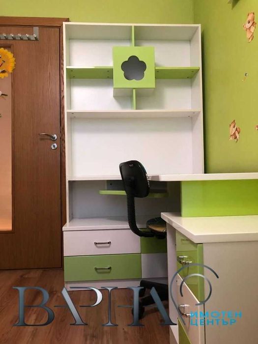 Тристаен на ТОП локация - Левски