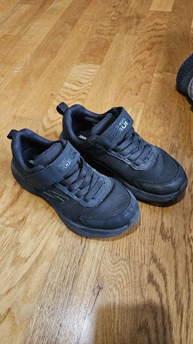Adidasi skechers copii
Doar predare personala zona Baia Mare
