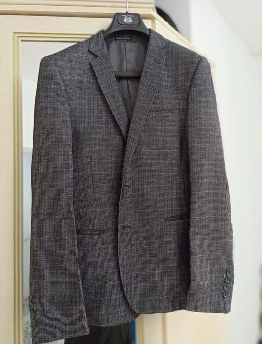 Мужские костюмы
Одевалась всего