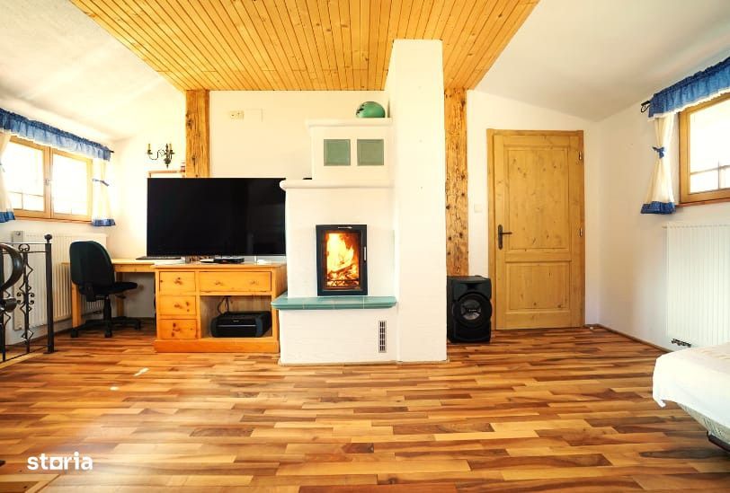 Casa rustica, exclusivista, 5 camere, 170 mp utili, 550 mp teren, Sali