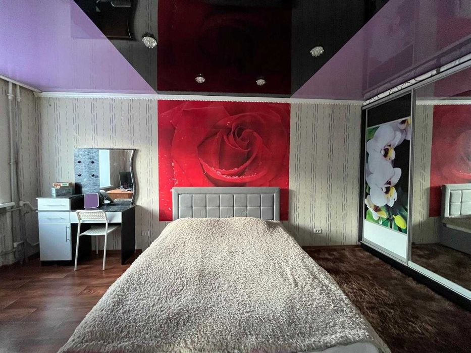 Продам 2комн студию возле Аян пассажа. 2эт.