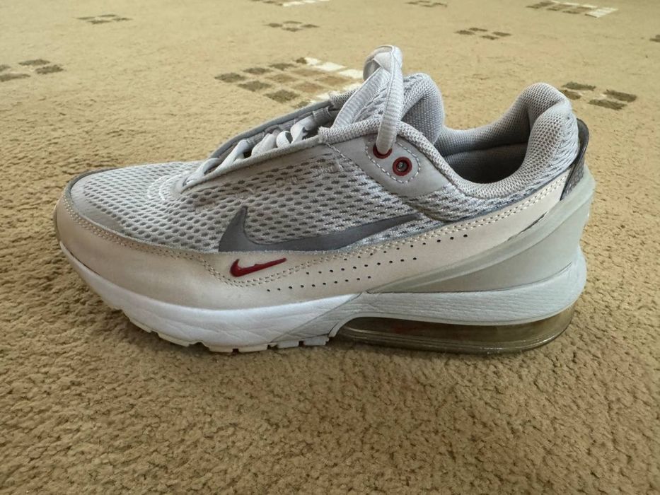 Кроссовки “Nike”