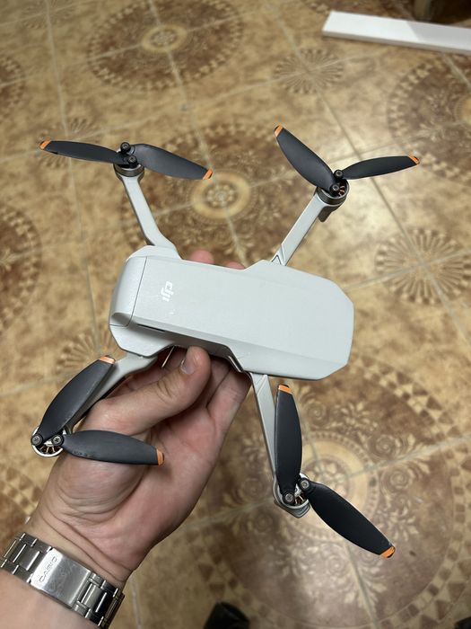 Продам дрон dji mini 2 fly more combo (квадрокоптер)