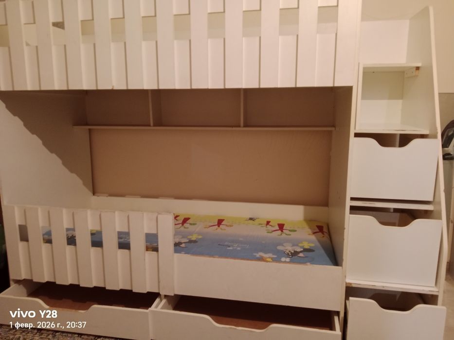 Кровать двухъярусная б/у