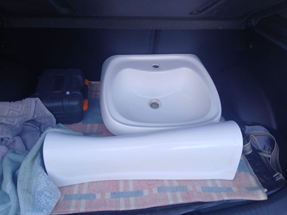 Раковина с ножкой