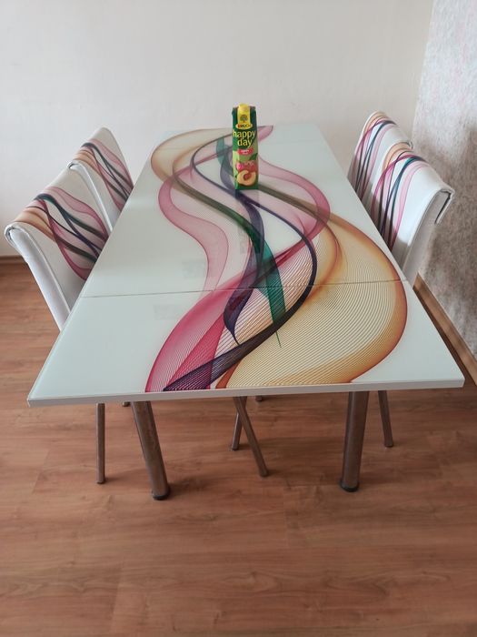 Комплект разтегателна трапезна маса с принт и 4 бр. столове