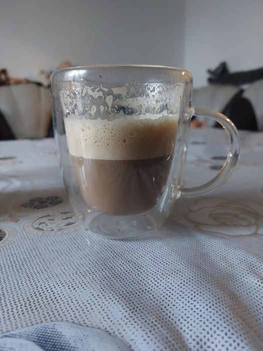 Vând expresor delonghi