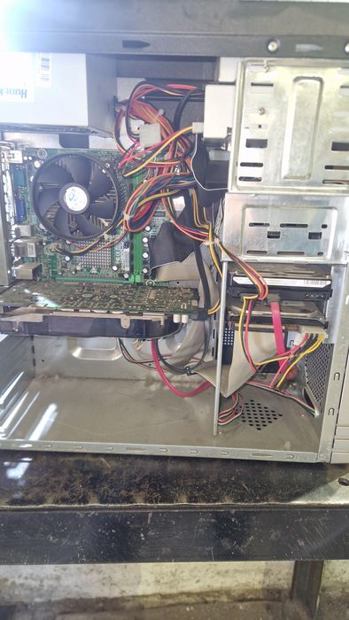 Клавиатура и системный блок.