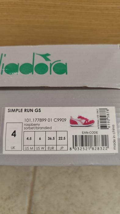 Дамски маратонки Diadora Simple run GS, номер 36.5