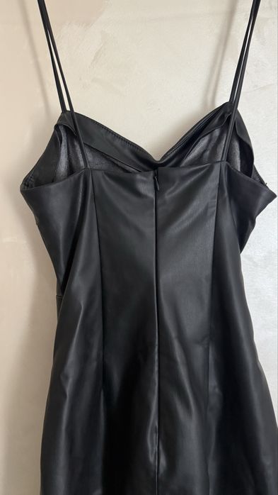 Къса кожена черна рокля Zara