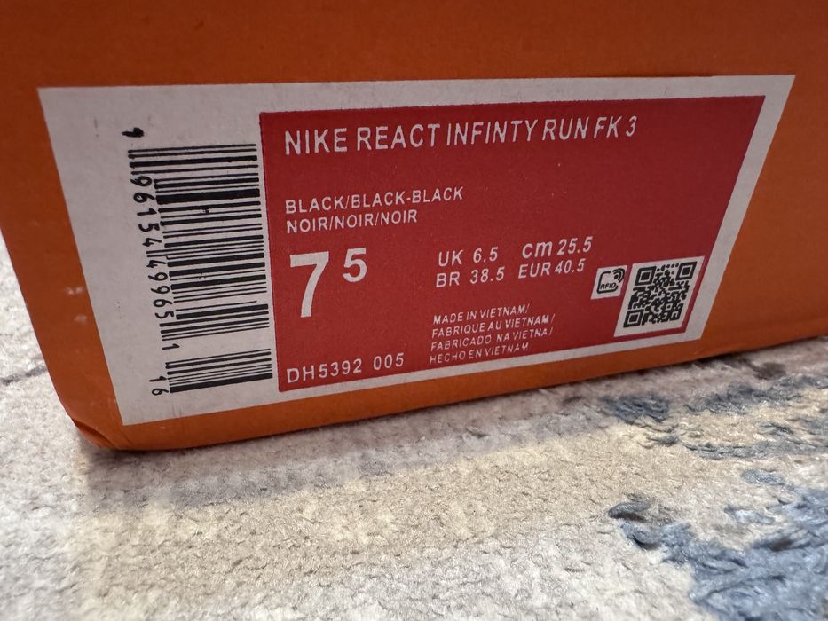 Продам кроссовки Nike