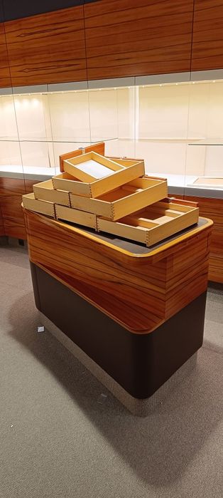 Mobilier complet pt magazin / consignatie bijuterii la 15% din pret