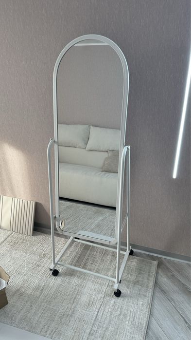 Продам зеркало напольное срочно